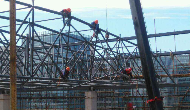 萍乡论网架装配施工中搭设脚手架应当留神的事故